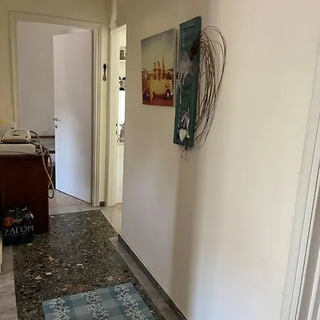 Nectarios Seaside Apartment. * Palaiontsiflikion