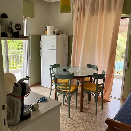 דירה Nectarios Seaside Apartment. *